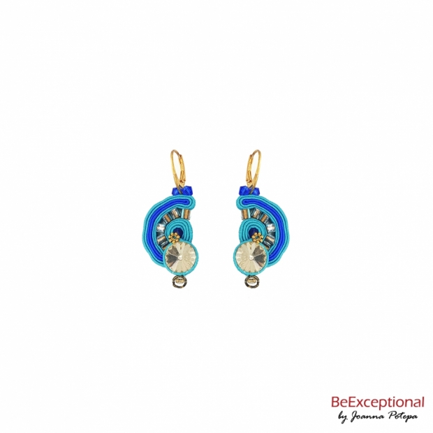 Hand embroidered earrings Reina